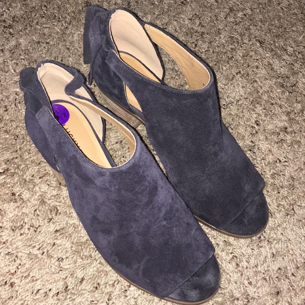 Lucky Brand suede 2 inch booties